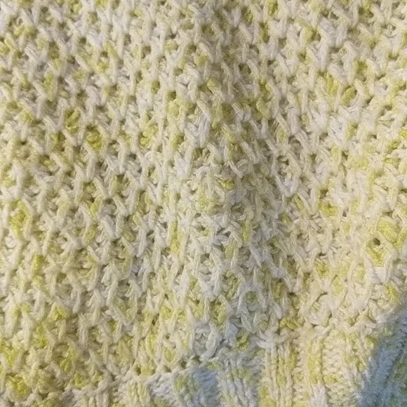Yellow sweater - Picture 4 of 4